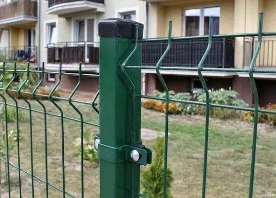 Garten-Sicherheitsumfang 0,4 mm gekrümmter Metallzaun 3D-Drahtnetz Pfirsich-Form Post
