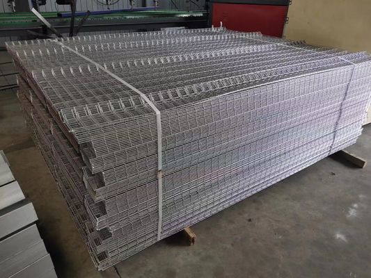 1.2x2.4m gekrümmter Metallzaun Grüne Sicherheit geschweißte PVC-Beschichtung
