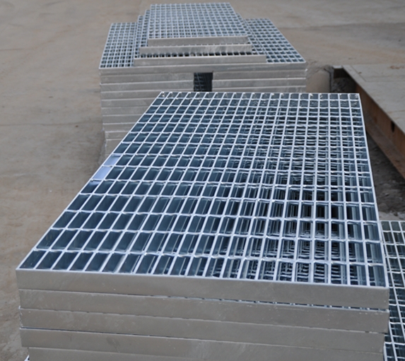 Galvanisiertes Stahlfahrstraßen-kratzendes Hochleistungsmetall, das Stabstahlgitter gezackte Stahlmasche trägt 3