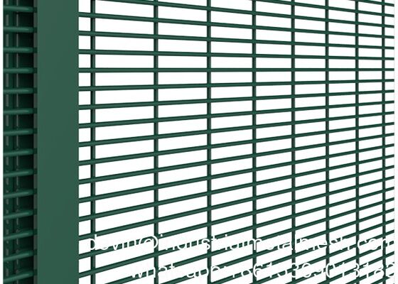 Pulverbeschichtete klare Sicht Anti-Klettern Umfang geschweißte Anti-Diebstahl Metalldraht 358 Mesh Zaun für hohe Sicherheit / Sicherheit / Flughafen / Elektro