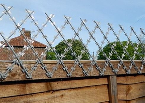 Edelstahl CBT 65 Geschweißter Rasiermesserdraht Hochsicherheit 100mm x 200mm Loch Sichere Barriere