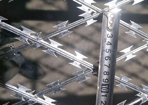 Heißer eingetauchter galvanisierter Rasiermesser-Stacheldraht für Gefängnis schützen Zaun