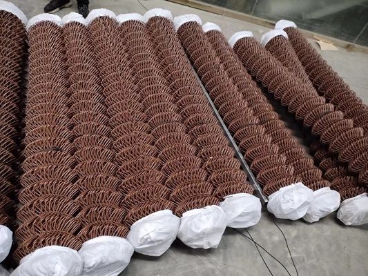 PVC beschichtete das galvanisierte Kettenglied, das 0.5m einzäunen und die ganzen gesetzten Zusätze
