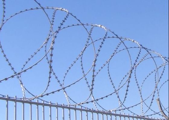 Schweres galvanisiertes Ziehharmonika-Rasiermesser-Draht-Stachelband-Sicherheits-Fechten