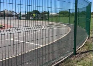 Pulver beschichtete geschweißten gebogenen Metallzaun wärmebehandeltes Panel Heavy Gauge