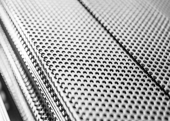 2 mm 3 mm Lochgröße Edelstahl Perforierter Metallblech Mesh Dekorationsblech für die Belüftung