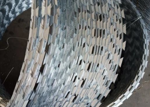 5% ab PVC PE beschichtet galvanisiert Hochfestigkeit Razor Stacheldraht zum Schutz Netz/Farm Zaun