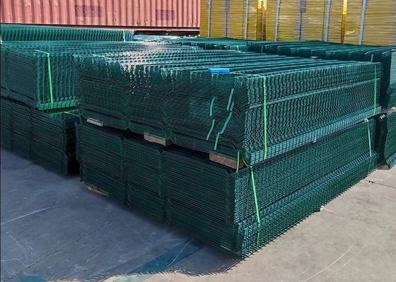 Galvanisierter 3D-Panel Zaun 3D-Bogener Stahlgeschweißter Zaun Bogener Drahtzaun V-Gitter Drahtzaun Sicherheitszaun