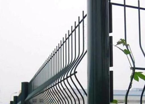 PVC beschichtet galvanisiert geschweißt 3D Biegen gekrümmter Drahtgitter Zaun