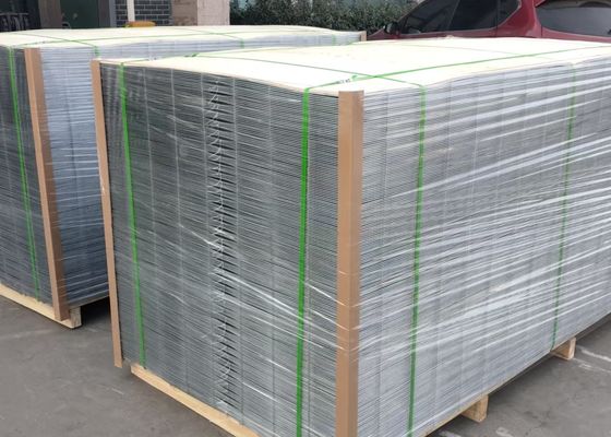 Regelmäßige Größe 2 x 2 Zoll schweißte Breite Mesh Galvanised Wire Panels 2.2m