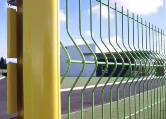 Korrosionsbeständigkeit 3d kurvte Maschendraht-Zaun-Metallrahmen mit Pfirsich - schreiben Sie Posten