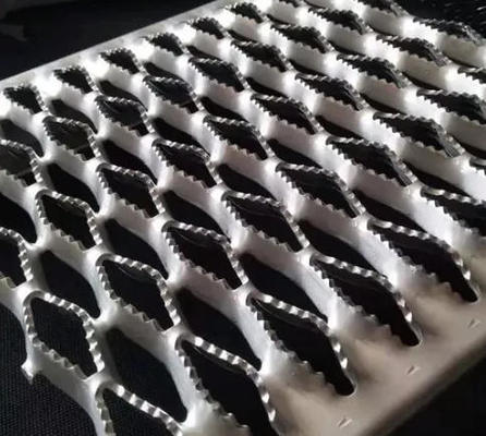 Laufsteg Plattform Anti-Rutsch Sicherheits-Plankenrost/Perforierte Edelstahl Treppen Grip Strut