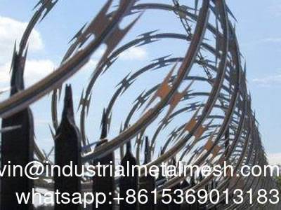 Tränenblatt BTO-30 Razor Wire Concertina Flat Wrap Razor Wire Zaun