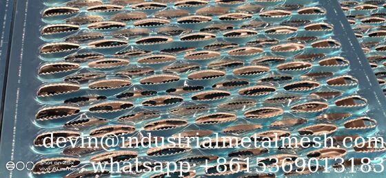 Sicherer galvanisierter Stahl durchbohrtes Gitter Anti-Slip gezackten Gehweg Grip Stütz für raue Umgebungen