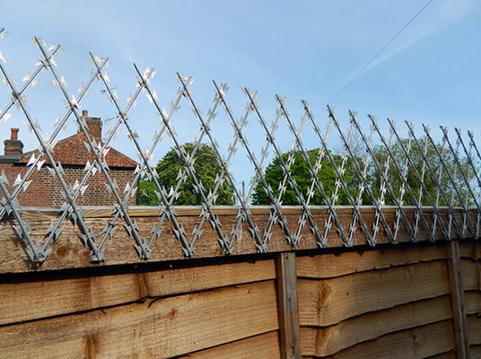 Bto-Serie Concertina Razor Wire Mesh Trellis Militärischer Überschuss