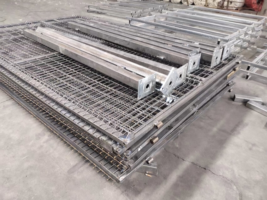 Dekorativer geschweißter Garten-Hauptzaun Draht-steifer Mesh Metal Curved Panels 3D im Freien