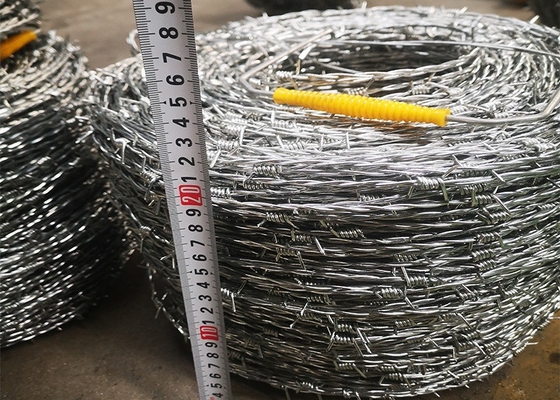 Verzinkter Stacheldraht mit doppelter Drehung, 20 kg/Spule, für Grasbegrenzung
