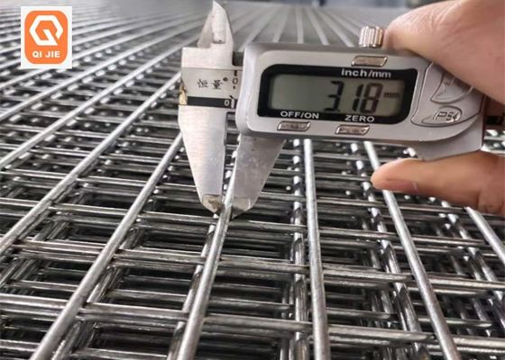 Durchlöcherter geschweißter Draht Mesh Roll For Fence Panel galvanisierte