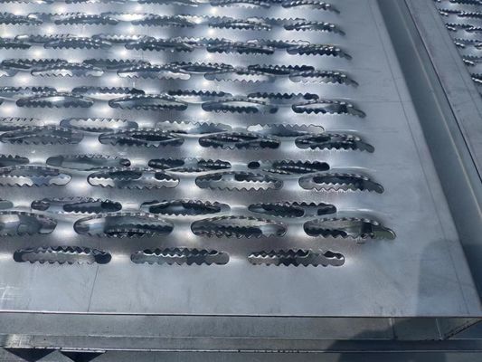 2mm runde Loch-Griff-Spreize galvanisiertes Stahlgitter für Treppen-Plattform en-Standard
