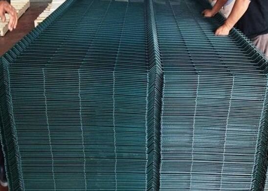 Biegung des Dreieck-3d kurvte Metallzaun Welded Wire Mesh Security Panel For Garden