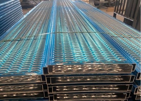2.5mm Aluminium 5052 Grip Strut Plank Gitter Perforierter Anti-Rutsch-Diamant Sicherheit