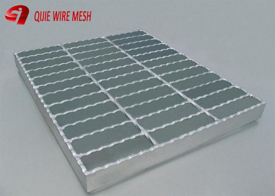 30X5mm gezacktes Stahlgitter Klappfeuer Grill Schwerlast Edelstahl / galvanisiert für Bar