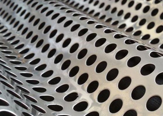 Heißer eingetauchter galvanisierter Metalldekorativer Draht Mesh For Speaker Perforated