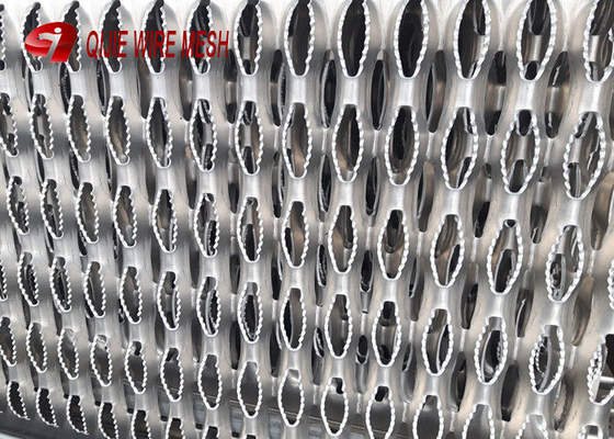 Perforierte Maschen-Griff-Spreize-kratzender Gehweg des Metallss304 für Bau-Rost-Beweis