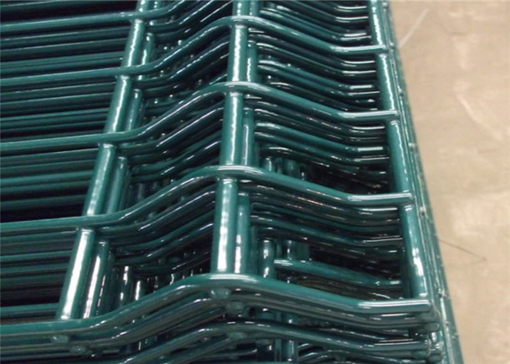 Das Geflügel bringen das PVC beschichtete geschweißte Maschendraht-Fechten galvanisiert mit Posten unter