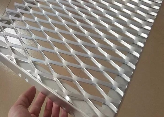 Pulver-überzogene Inneneinrichtungs-Aluminiumstreckmetall-Masche für errichtende Fassade