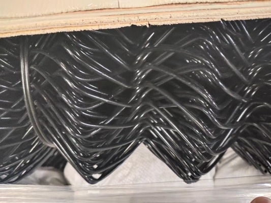 Das 2 Zoll-öffnende Vinyl beschichtete Kettenglied-Zaun-Black Colored For-Sport